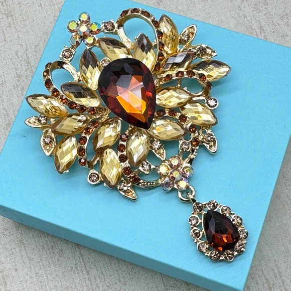 New large luxury rhinestone brooch - Picture 3 of 3